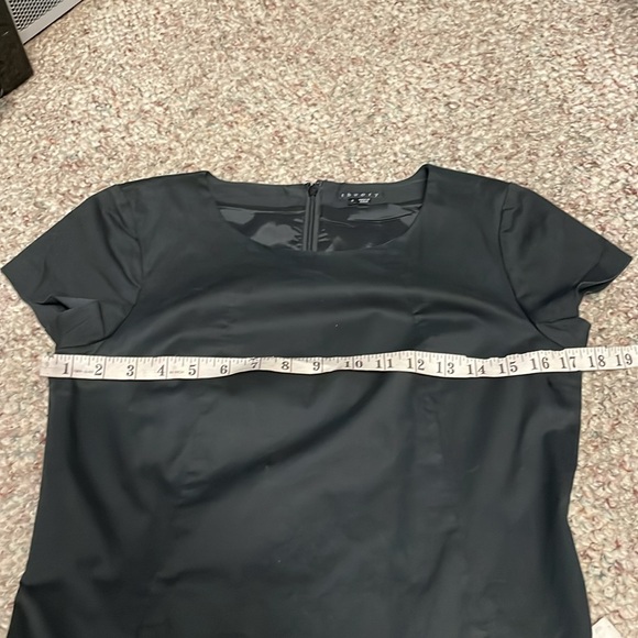 Theory sheath style lbd with front pockets - Picture 5 of 11